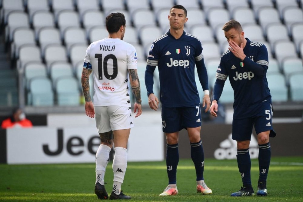 IM体育社区互动入口-尤文图斯后防失误连连，输球频频