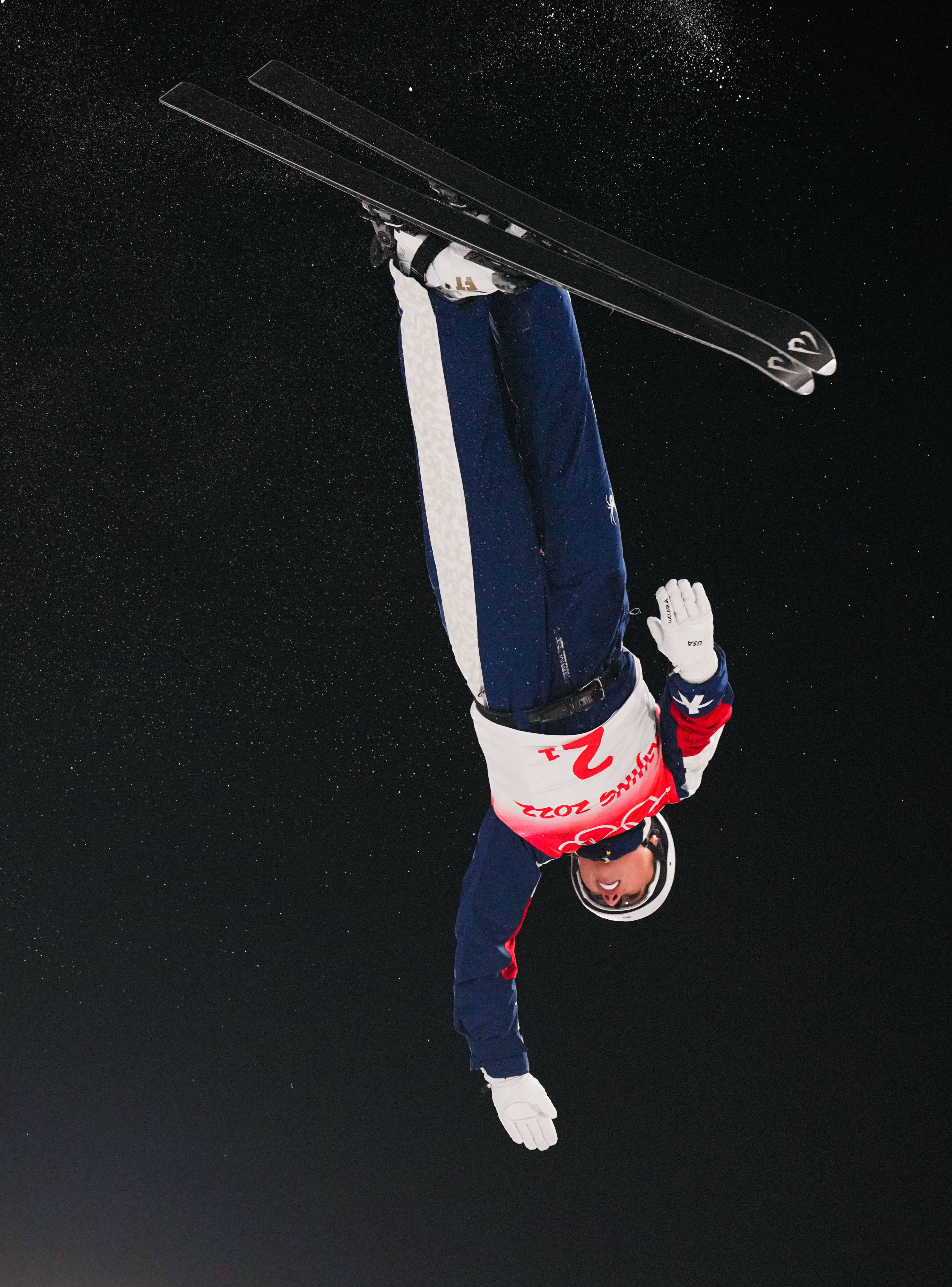 德国运动员在自由式滑雪比赛中获得银牌