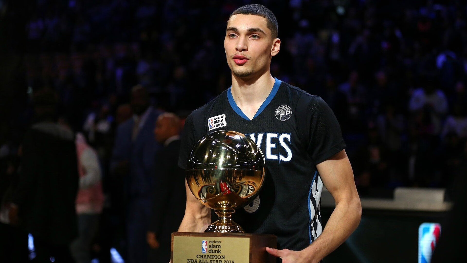 紫金风暴席卷天山，湖人战术压制新疆，小贾伦关键回合定乾坤