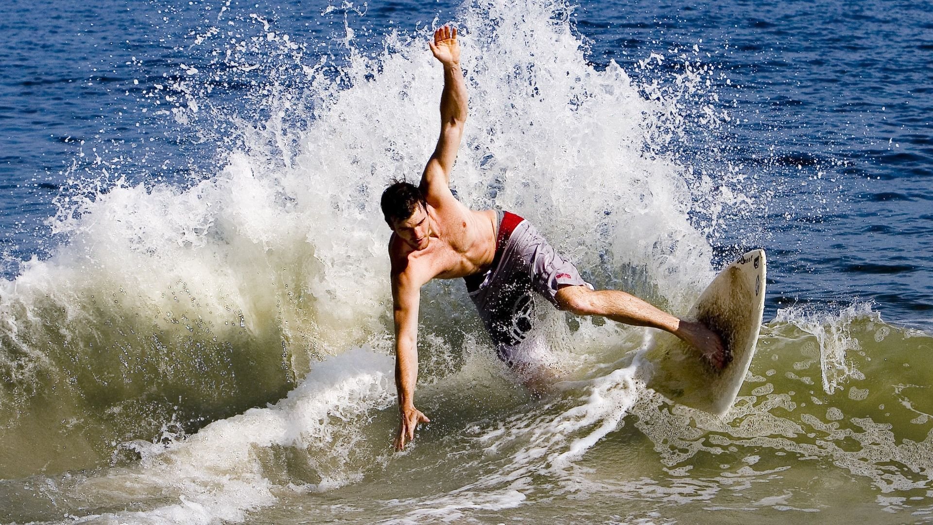 跨界主宰，当NBA的太阳灼烧灰熊，意甲的德罗赞照亮绿茵