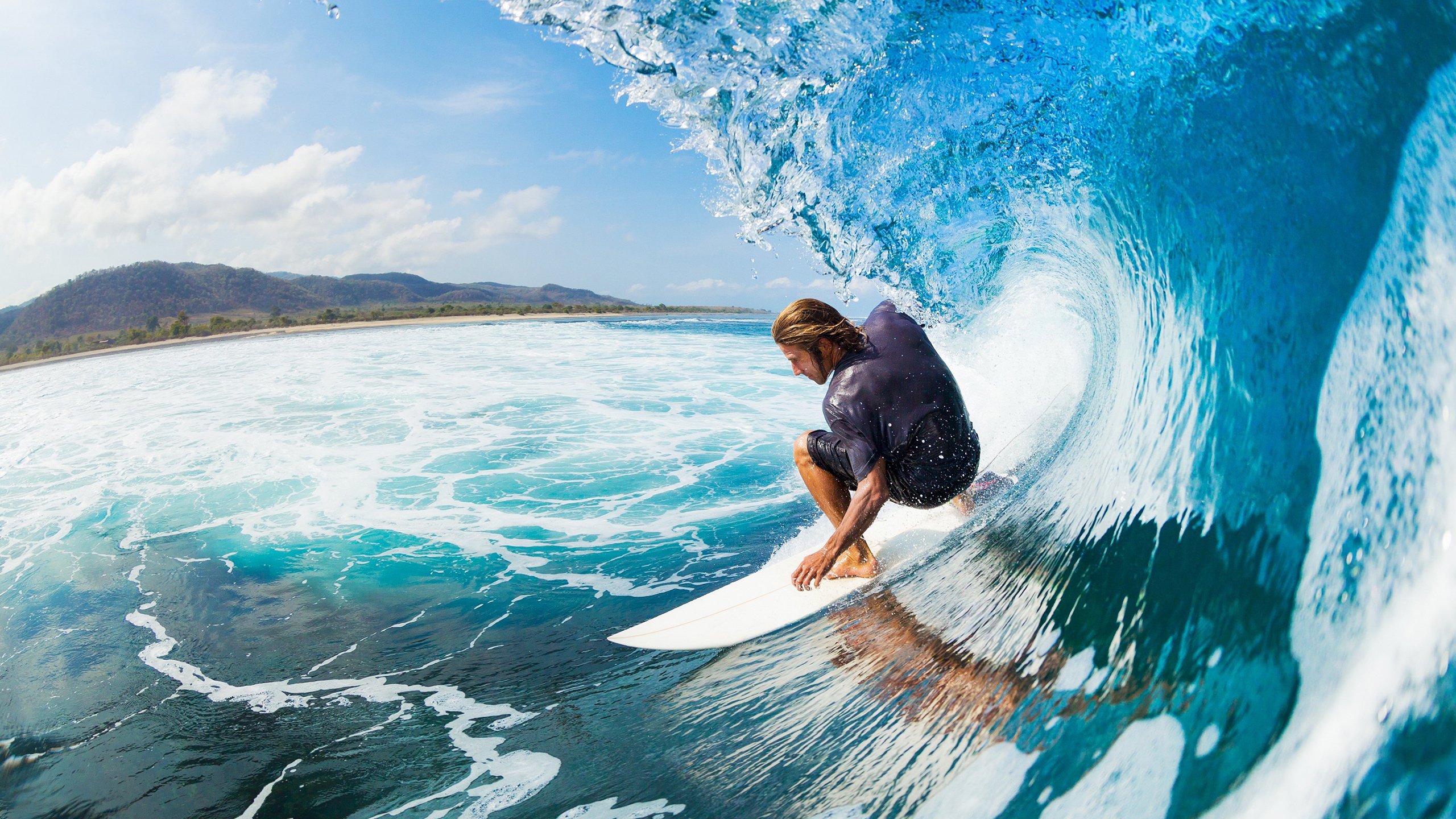 当东方铁骑席卷马赛，西方铁骑已在伯纳乌加冕—现代足球的双线叙事