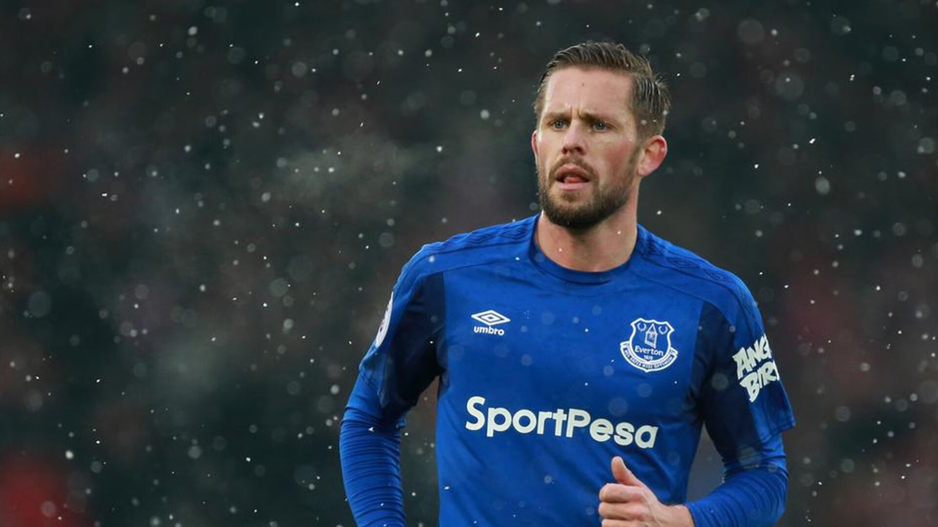 IM体育官方网站-萨拉赫爆发点燃红军，莱比锡红牛关键战突围拜仁，欧洲足坛格局暗流涌动