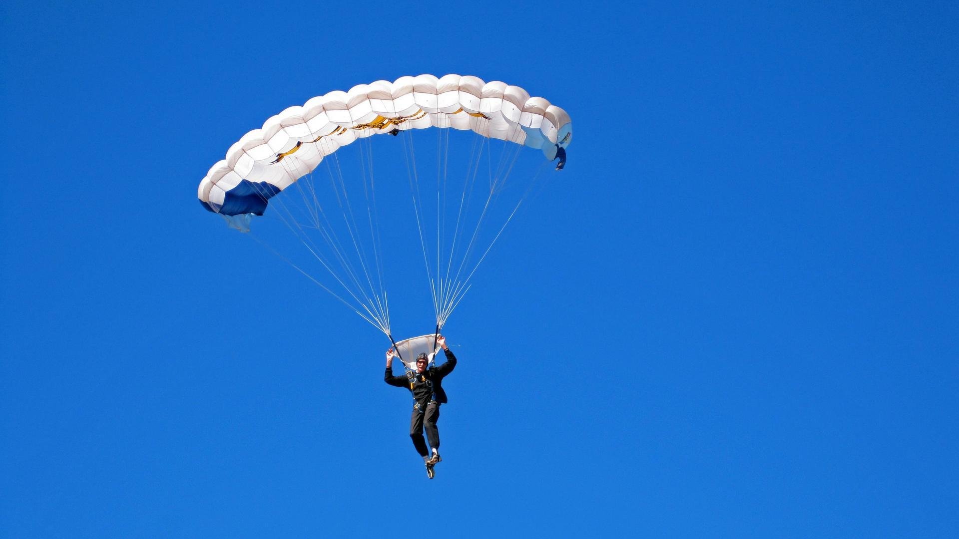 绝地反击!威廉姆斯史诗级翻盘,汉密尔顿惊艳四座改写赛道传奇