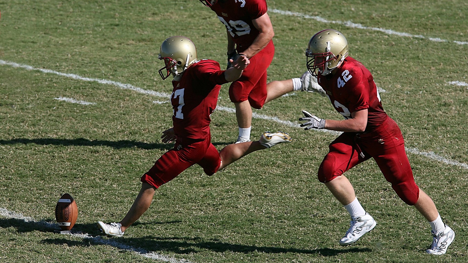 非常有戏剧性，充满了足球世界里以下克上的激动与英雄救主的浪漫。我们先把思维扩展开来，构思一个足够吸引人且富有深度的标题