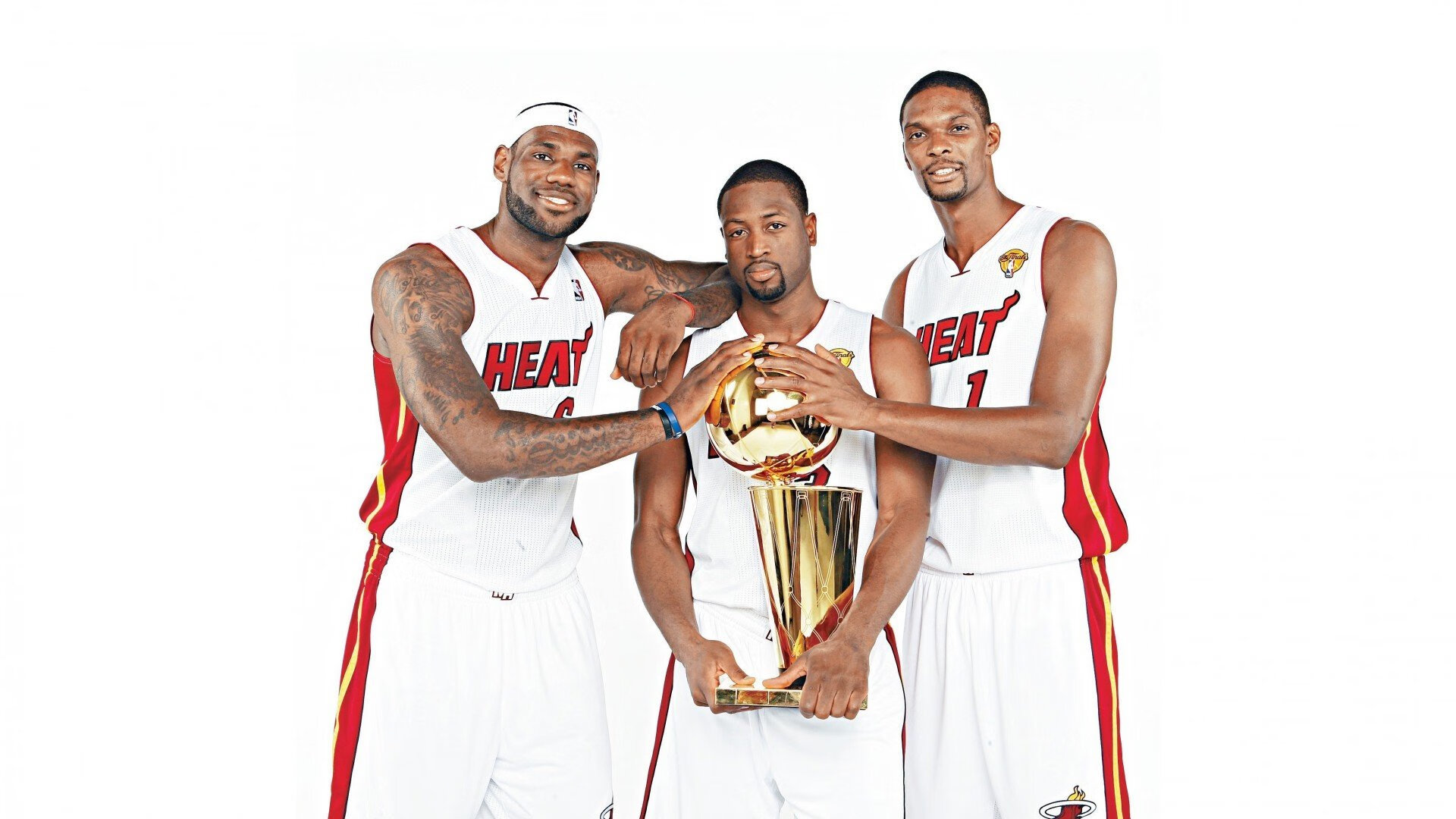 IM体育官网-双星闪耀之夜，湖人力克黄蜂的坚韧，与米切尔征服西甲国家德比的孤胆时刻